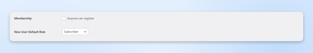 Sección de configuraciones de WordPress que muestra la opción de Membresía con una casilla de verificación para “Cualquiera puede registrarse” y un menú desplegable para el Rol predeterminado de nuevo usuario configurado como Suscriptor.