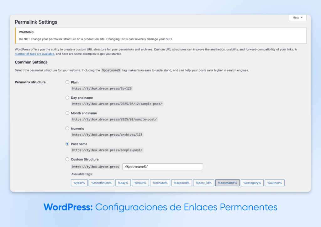 Pantalla de configuración de enlaces permanentes de WordPress con “Nombre de la entrada” seleccionado y una advertencia de no cambiar la estructura en un sitio en producción.