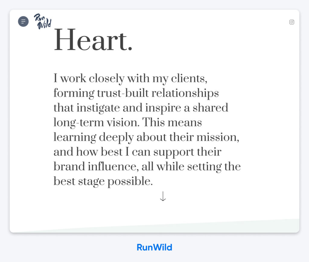 Pantalla de introducción del sitio de RunWild, con un gran titular “Heart.” y la filosofía de la marca sobre construir la confianza del cliente y una visión compartida.
