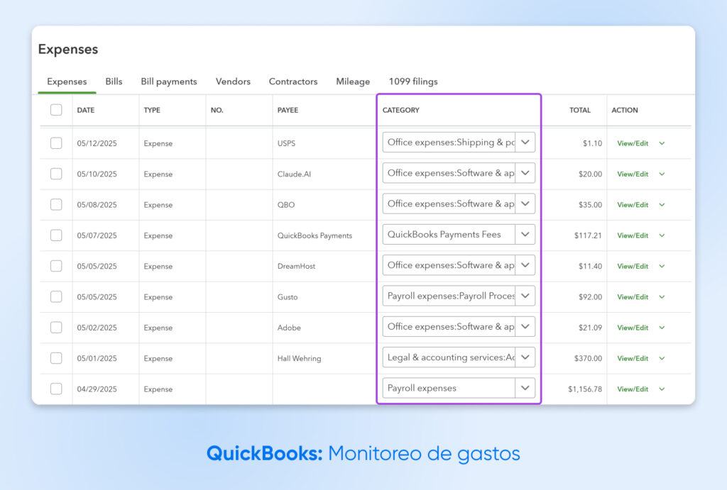 Captura de pantalla de un registro de gastos en QuickBooks que muestra los costos comerciales categorizados, como software, nómina y envíos, destacando cómo se organizan los gastos para su seguimiento y generación de informes.