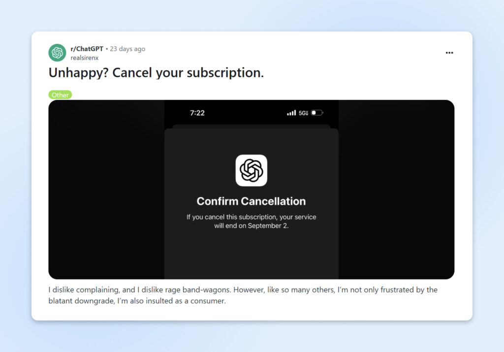 Publicación en Reddit en r/ChatGPT titulada “¿Infeliz? Cancela tu suscripción,” que muestra una captura de pantalla de una confirmación de cancelación con un comentario que expresa frustración por una degradación y la sensación de estar siendo insultado como consumidor.