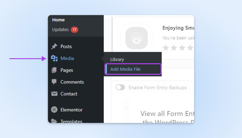 Panel de control de WordPress con una flecha morada que señala el menú Medios, resaltando la opción “Añadir archivo de medios”.