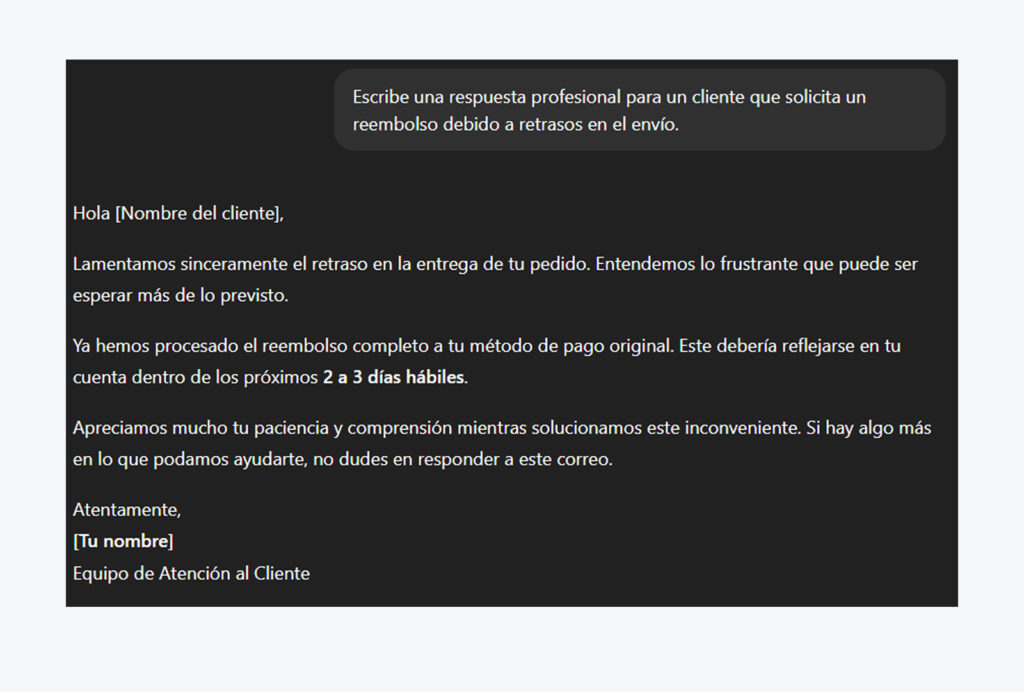 Respuesta de ChatGPT que muestra una plantilla de correo electrónico profesional de atención al cliente que aborda una solicitud de reembolso por retrasos en el envío, ofreciendo dos opciones de resolución.