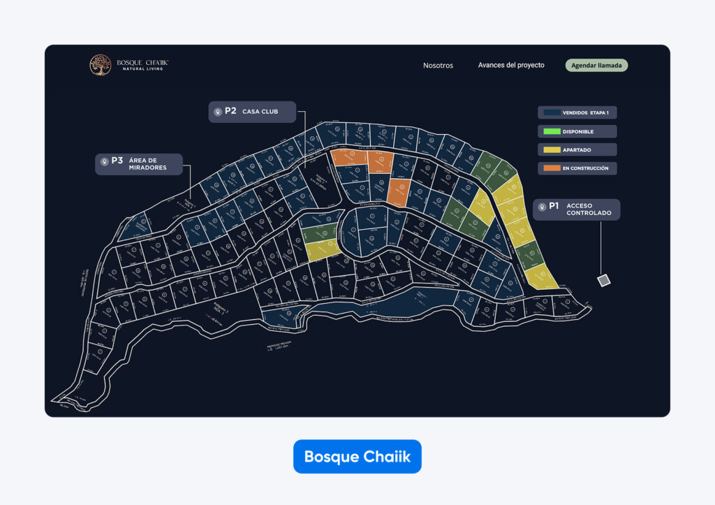 Mapa del sitio codificado por colores que muestra la disponibilidad de lotes residenciales, con leyenda, puntos de interés etiquetados y un diseño de calles curvadas.