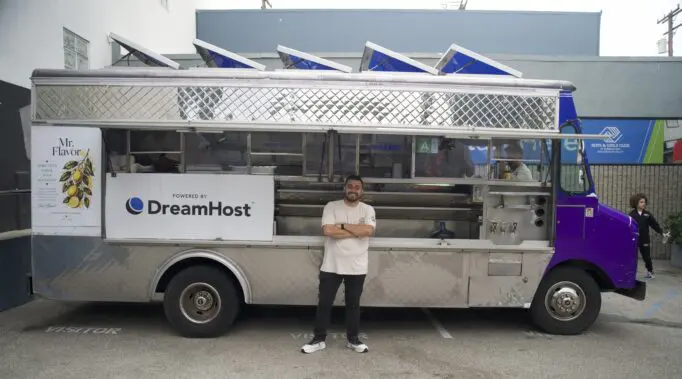 Quand le Chef Atteint 108K, Il Nourrit 1 100 Enfants